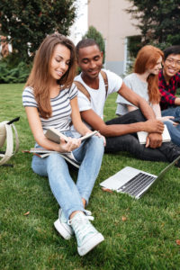 Etudiants qui révisent